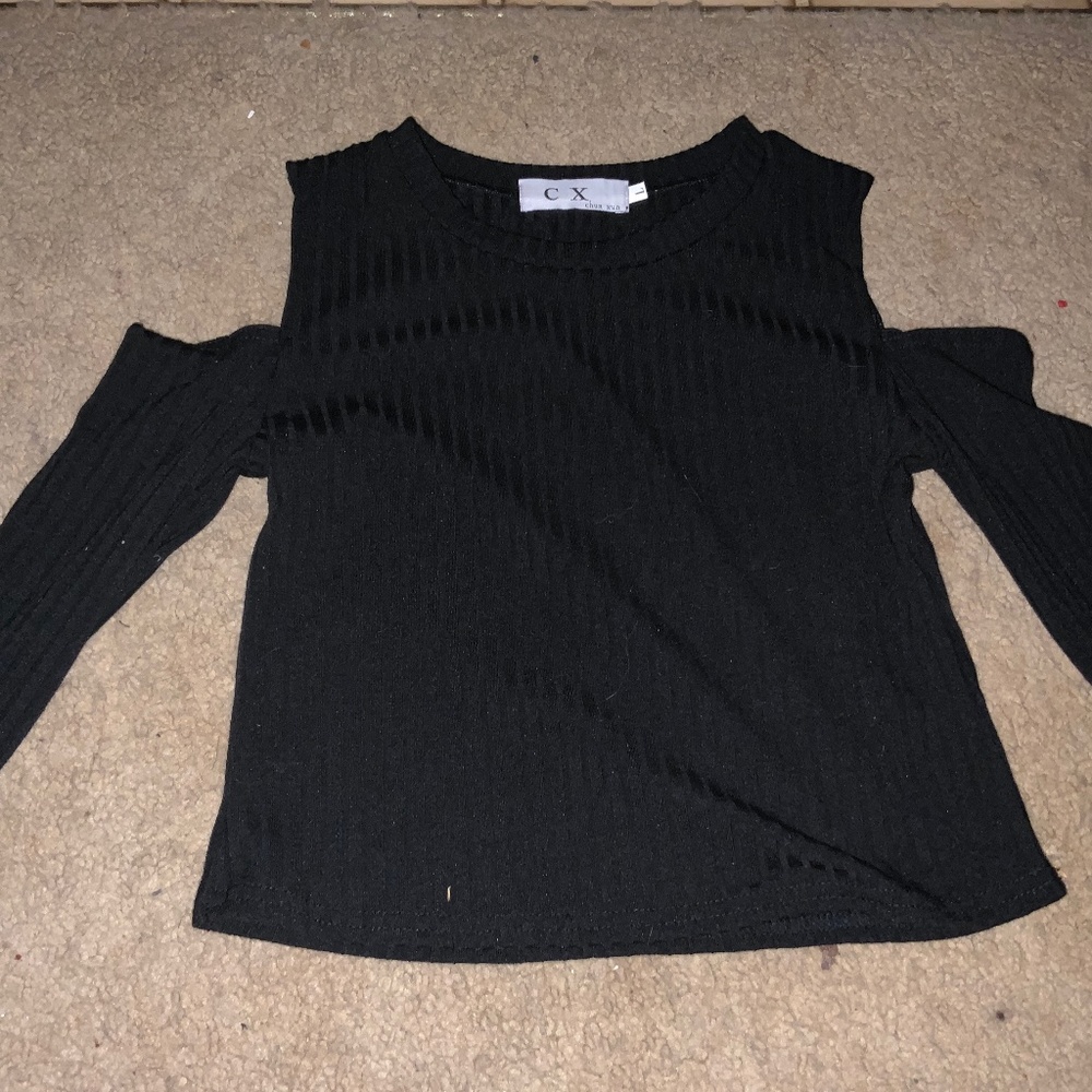Black shirt with shoulders open